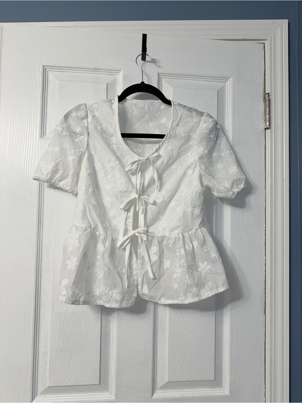 SHEIN white short sleeve floral top with front ties size small